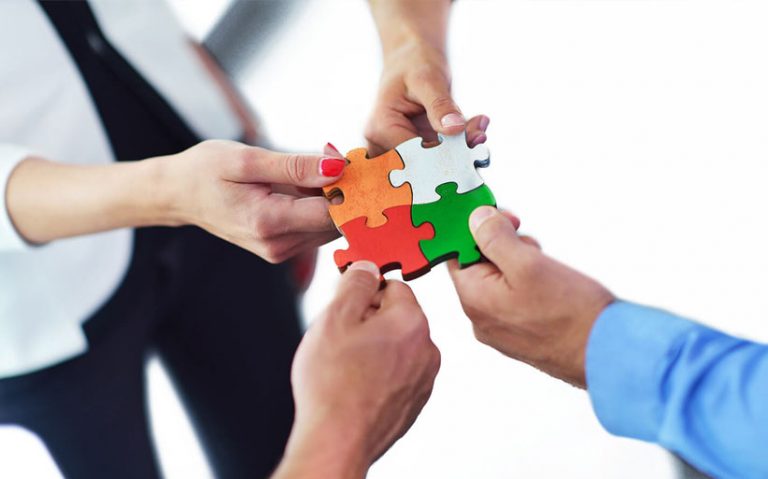 Quebra cabeça que representa Parceria de Negócios