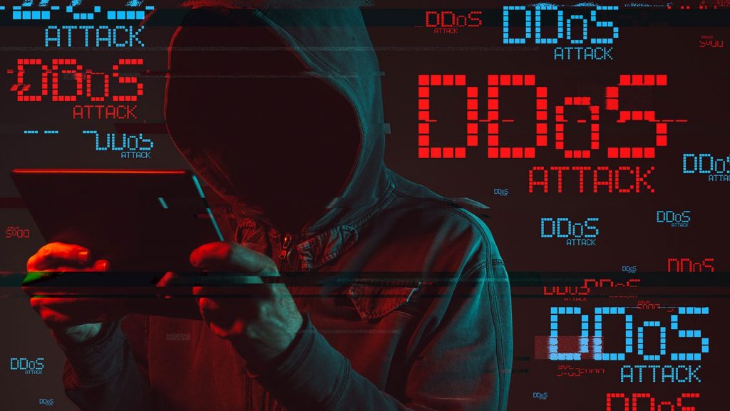 Ataque-DDoS-homem-hacker-no-celular