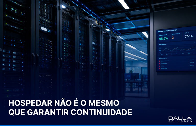 Infraestrutura de TI moderna com servidores e monitoramento em operação contínua, representando a diferença entre hospedagem de sistemas e garantia de continuidade operacional para empresas.